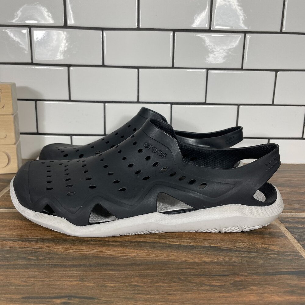 CROCS Swiftwater Wave Shoes Mens Size 7 Black Gray Slip On Water Sandal